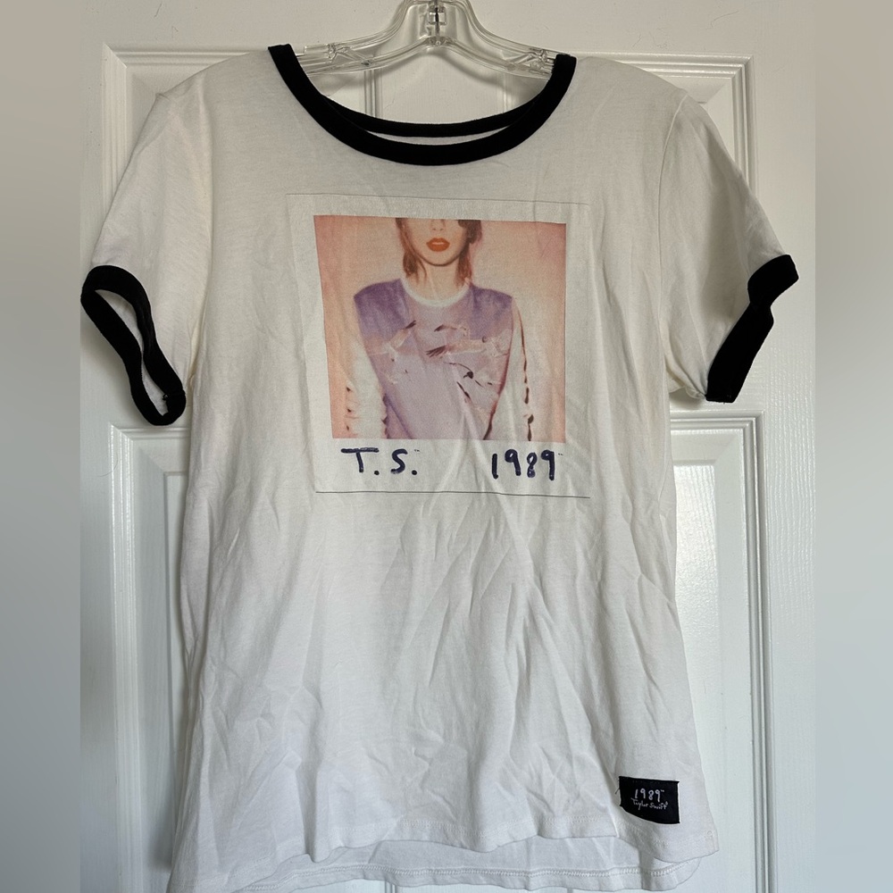 Taylor Swift Graphic 1989 World Tour shirt size XL